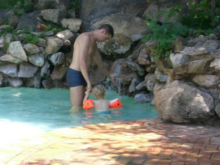 Belle piscine mais eau glacée.